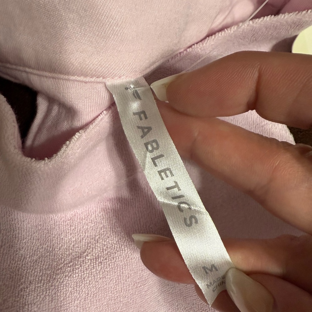NWT woman’s size medium Fabletics cropped tank - Picture 7 of 13